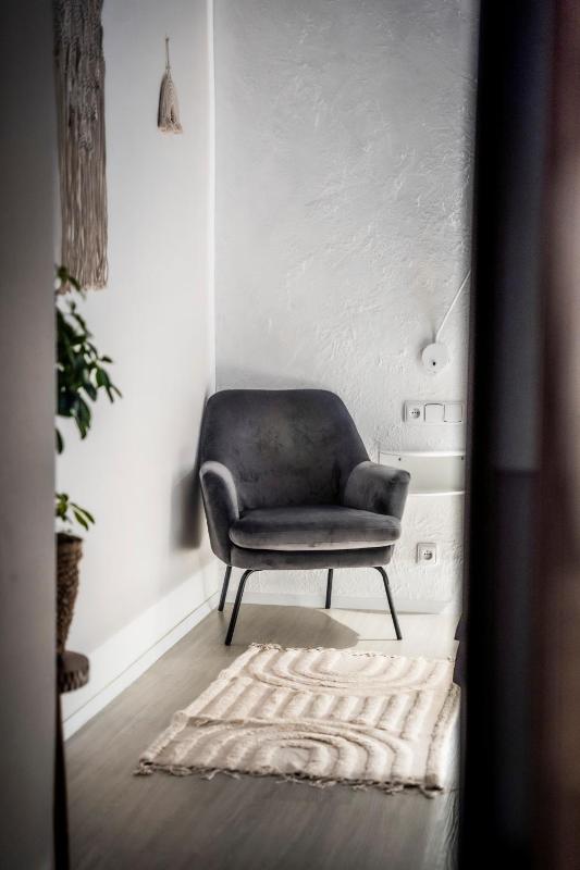 One-Bedroom Apartment image 2