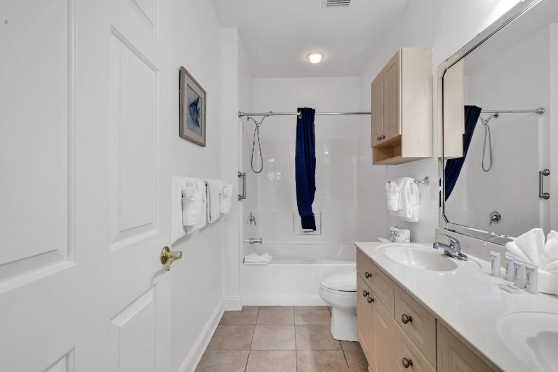 Elegant 3BR Condo at Magnolia Pointe - image 14
