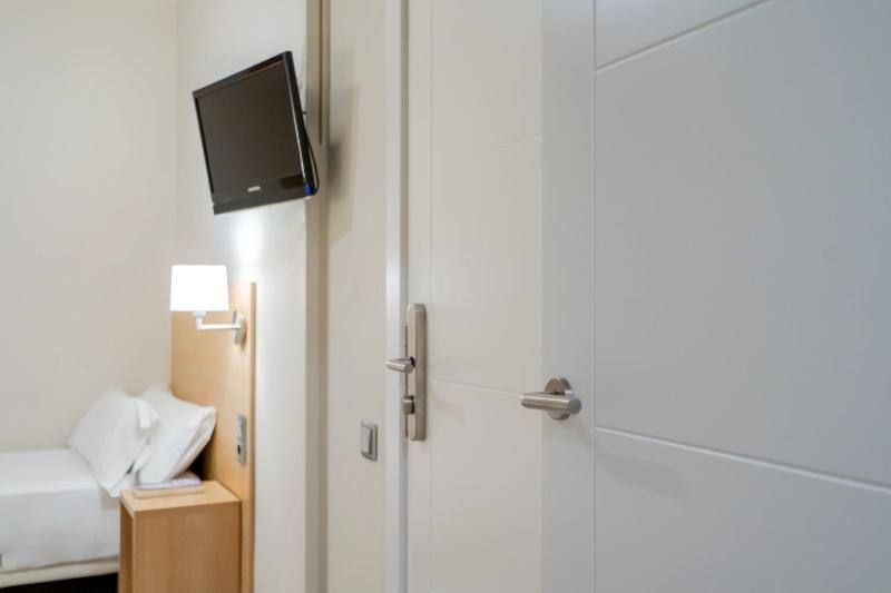 Superior Quadruple Room image 4