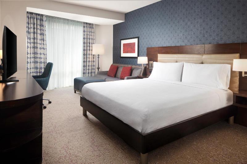 Deluxe King Room with Sofa Bed image 2