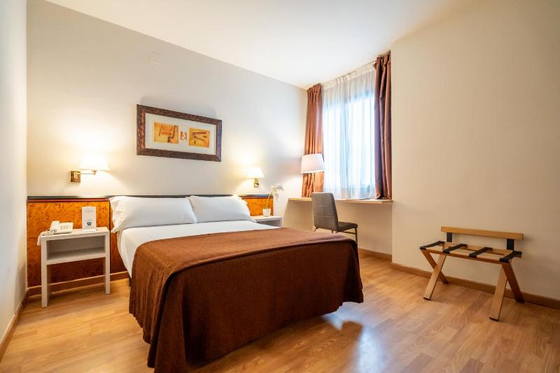 Standard Double Room image 4
