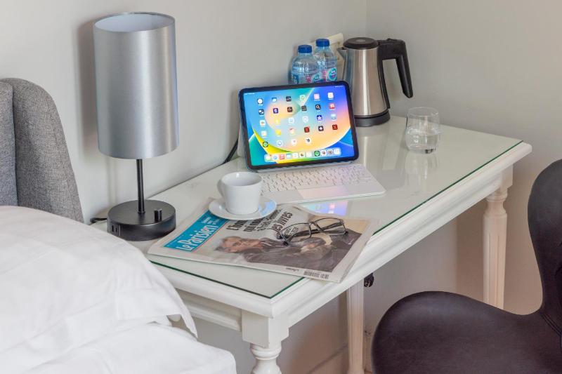 Classic Double Room image 4