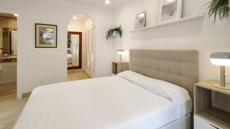 Housing White Pearl Beach by SharingCo - image 8