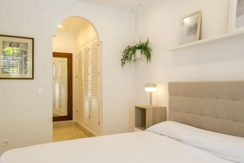 Housing White Pearl Beach by SharingCo - image 42