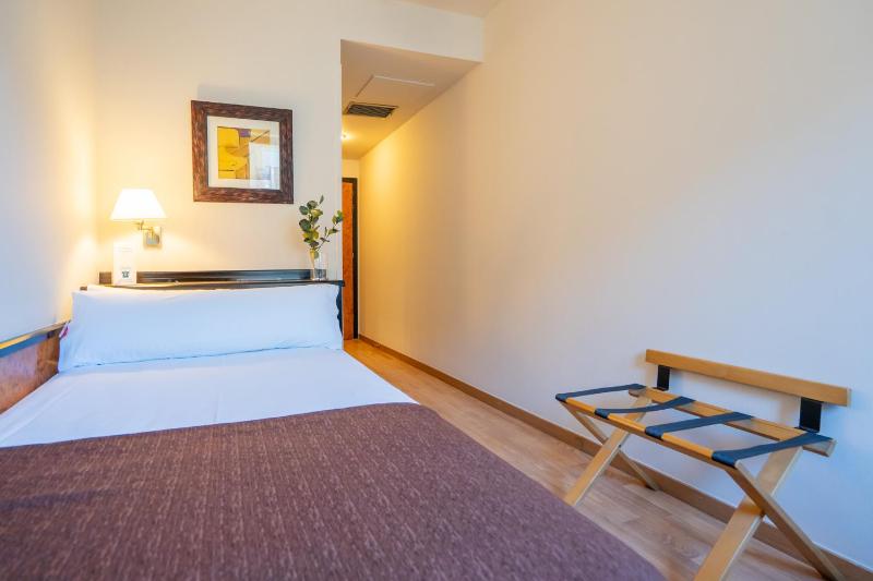 Single Room image 3