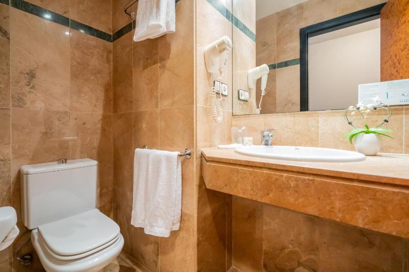 Single Room image 4