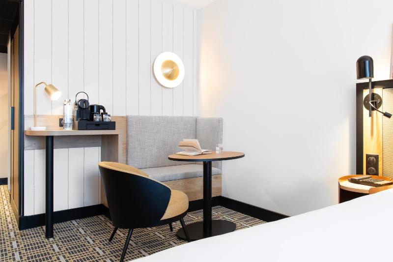 Privilege Room with 1 Double Bed image 4