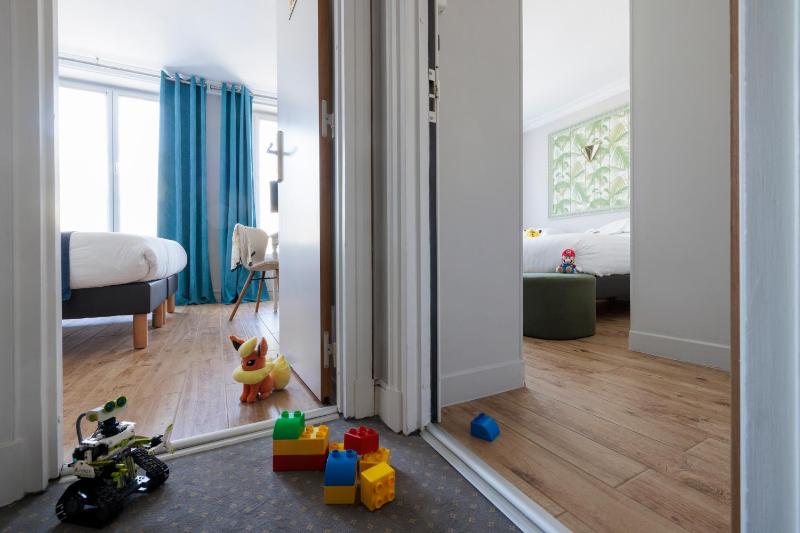 Two Connecting Double Rooms image 1