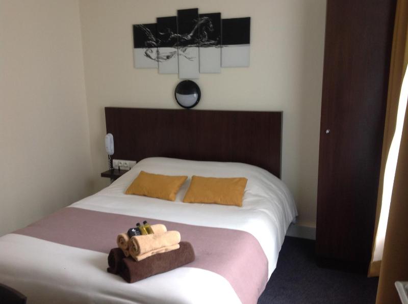 Business Single Room image 3