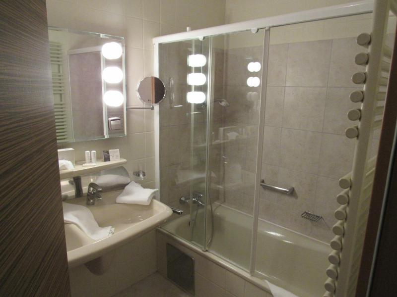 Double Room (1 Adult) with Balcony and Lake View image 2