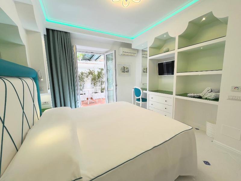 Two-Bedroom Apartment with Garden View image 1