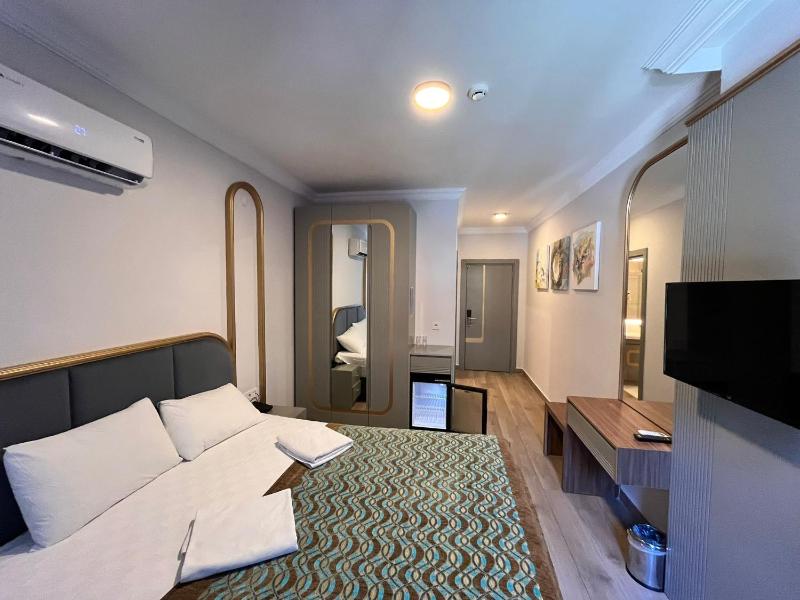 Standard Double or Twin Room image 3