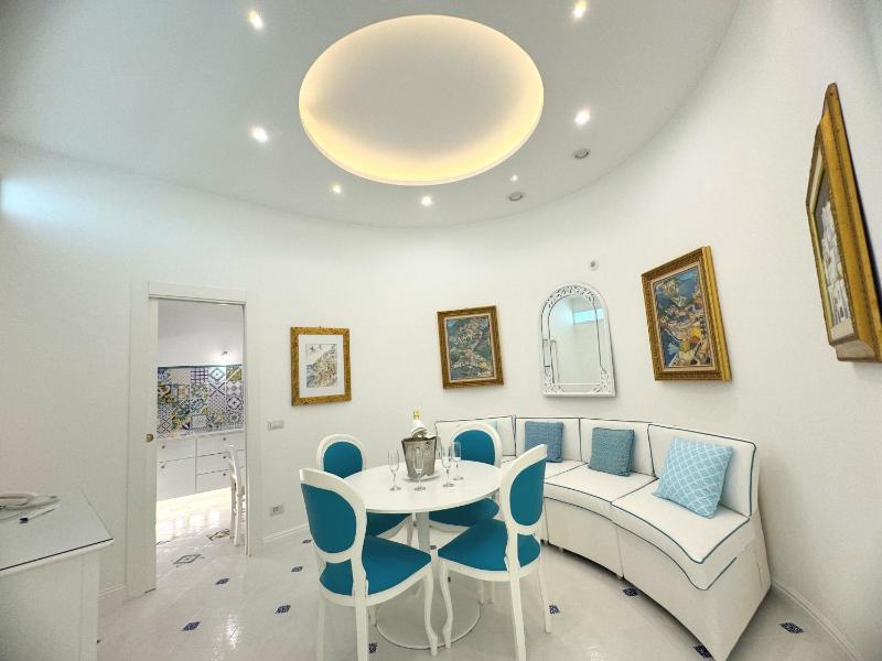 Two-Bedroom Apartment with Garden View image 2