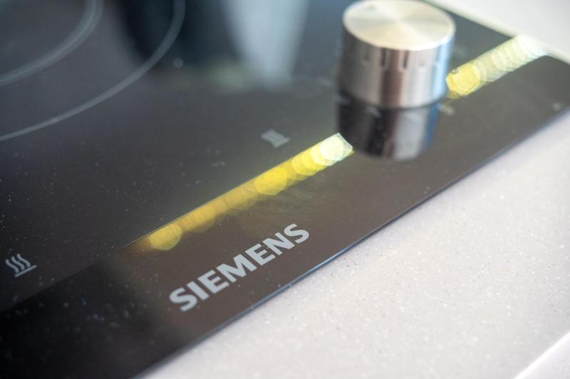 Studio with Balcony image 2