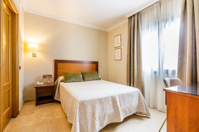 Budget Single Room image 3