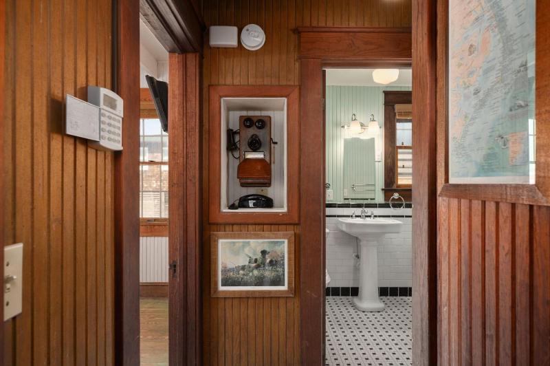 NH225 Fourth Estate Cottage - image 10