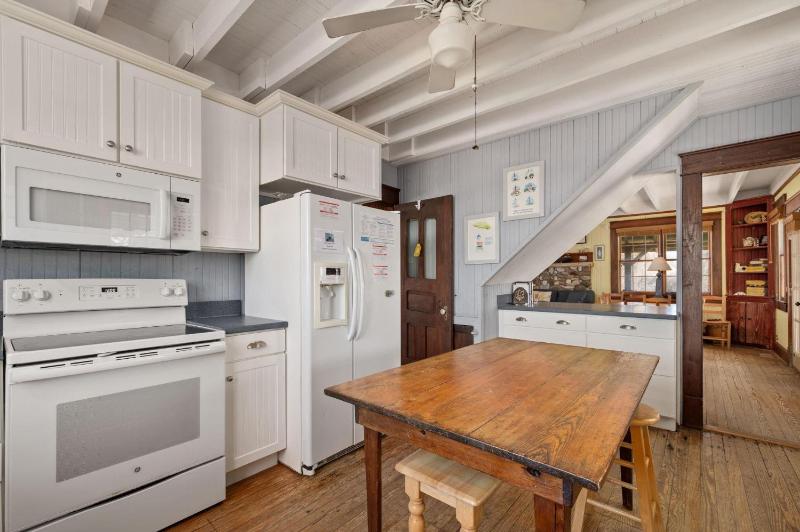 NH225 Fourth Estate Cottage - image 23