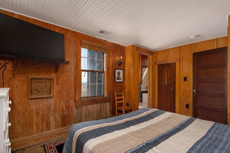 NH225 Fourth Estate Cottage - image 3