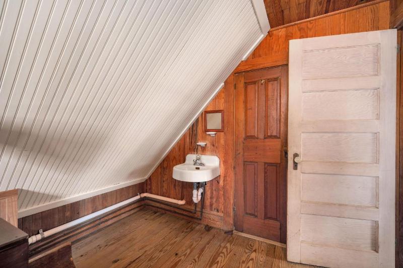 NH225 Fourth Estate Cottage - image 37