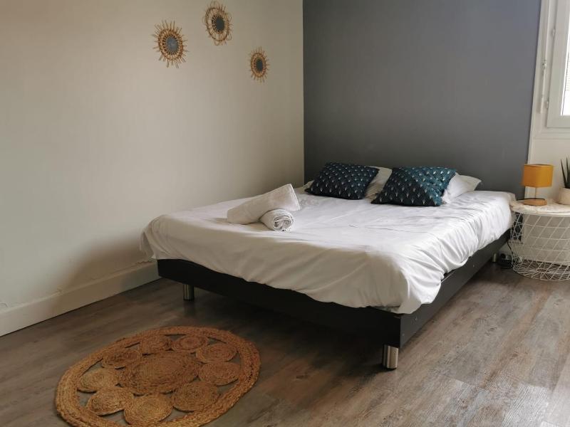 Studio Apartment image 3
