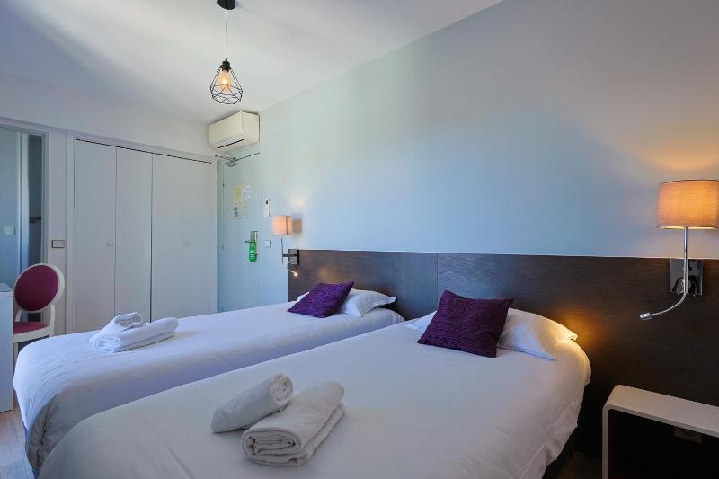 Double or Twin Room image 4