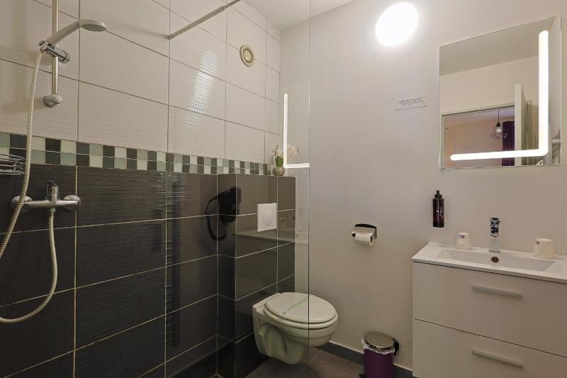 Double Room image 4