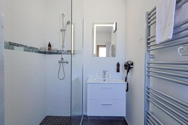 Double or Twin Room image 3