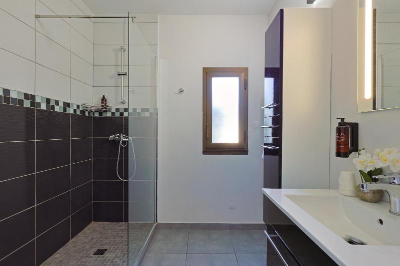 Superior Quadruple Room image 2