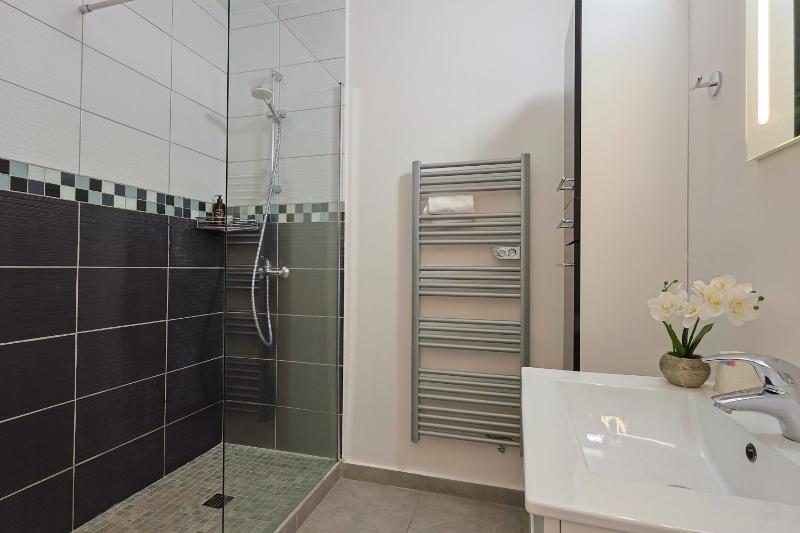 Superior Triple Room image 2