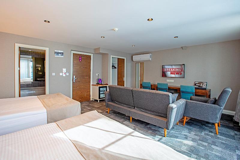 Suite with Balcony image 2