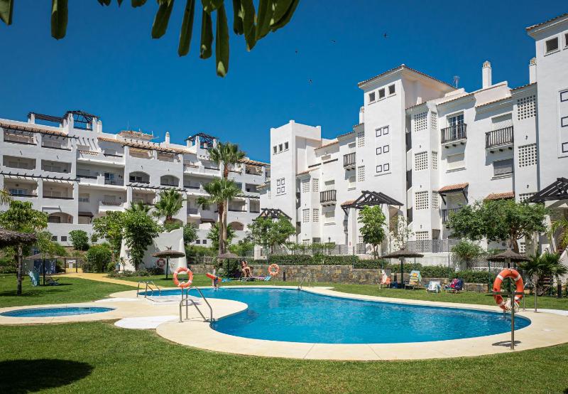 2101-Nice penthouse in complex with pools - image 10