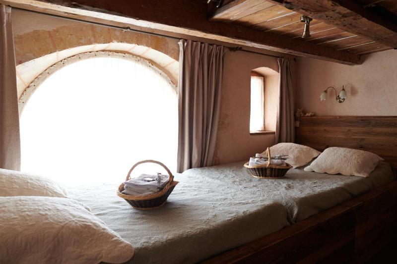Quadruple Room image 4