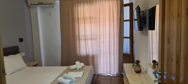 Two-Bedroom Apartment with Balcony and Sea View image 1