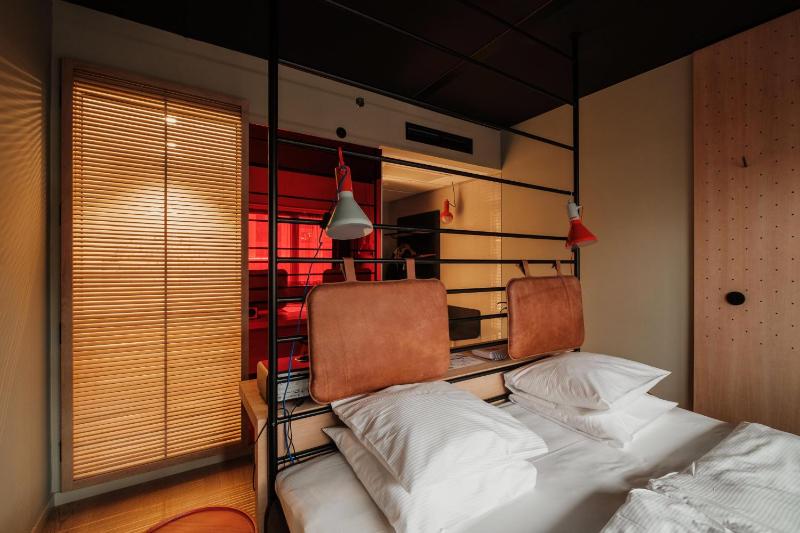 Standard King Room image 1