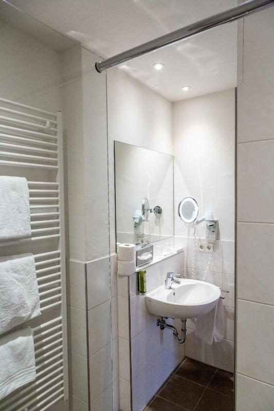Superior Double Room image 3