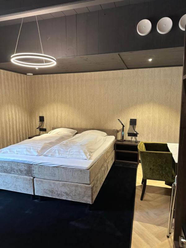 Deluxe Double Room with Bath image 1