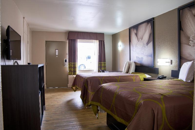 Double Room with Two Double Beds - Smoking image 4