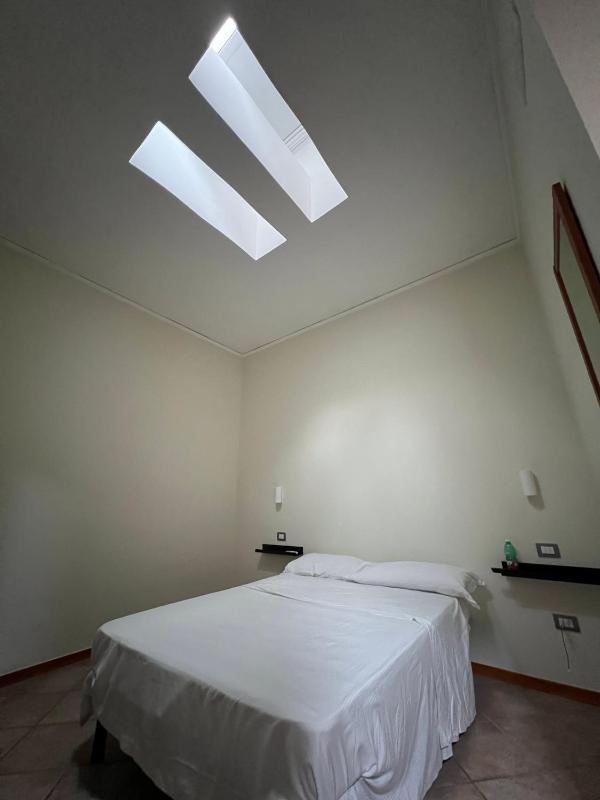 Economy Double Room with Skylight image 1