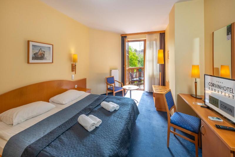 Standard Double Room image 4
