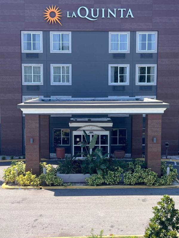 1 Full Bed, Mobility/Hearing Accessible Room, Roll-In Shower, Non-Smoking image 4