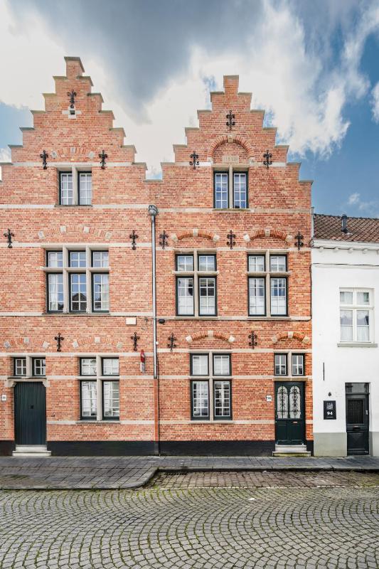 Guesthouse Aubrey - Charming Cottage in the Heart of Bruges - image 2