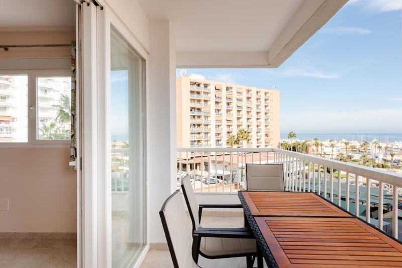 Amplio con vistas al mar y piscina en Benalmádena Images