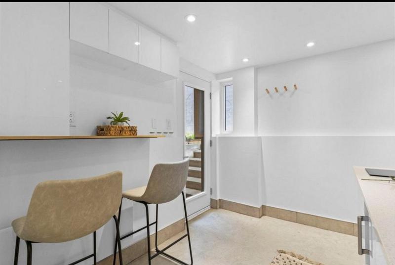 Luxury 3 person Apartment in heart Montréal downtown Images