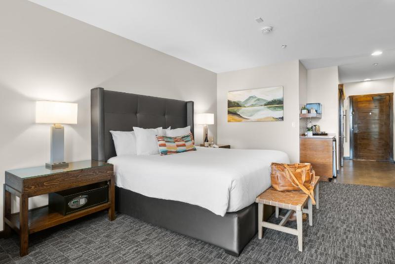 Oxford Hotel Bend - image 40