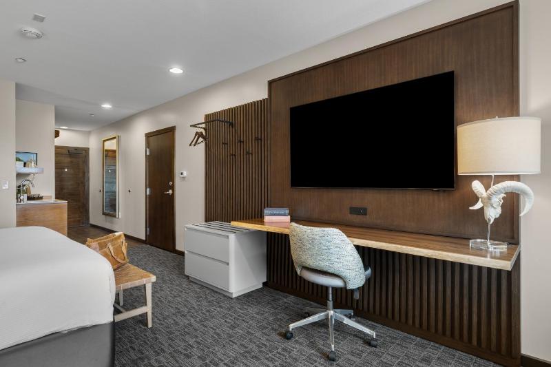 Oxford Hotel Bend - image 41