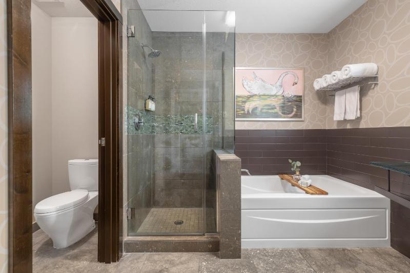 Oxford Hotel Bend - image 18