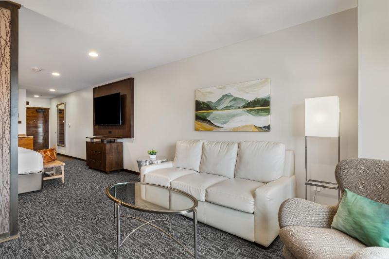 Oxford Hotel Bend - image 33