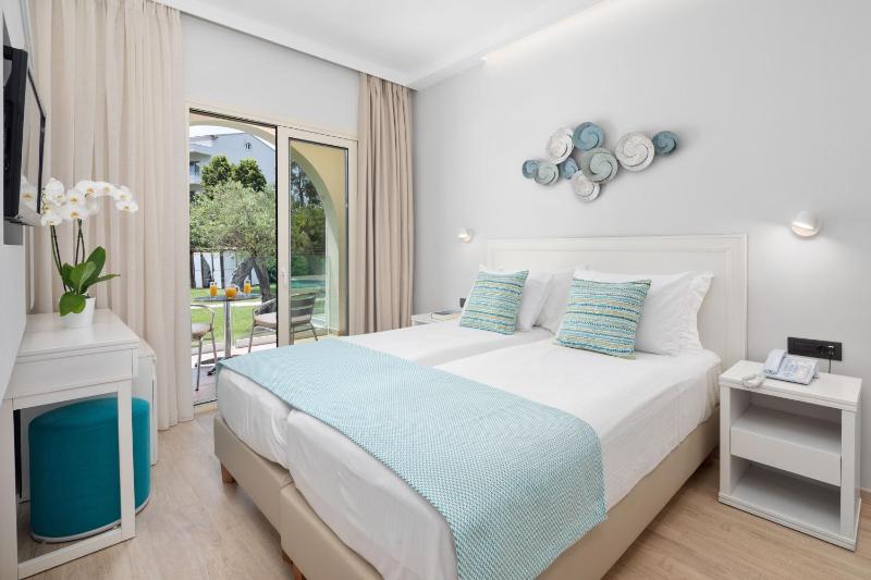 Double or Twin Room with Pool View image 1