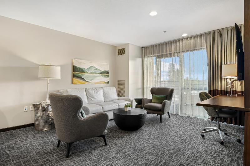 Oxford Hotel Bend - image 17