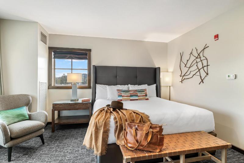 Oxford Hotel Bend - image 36